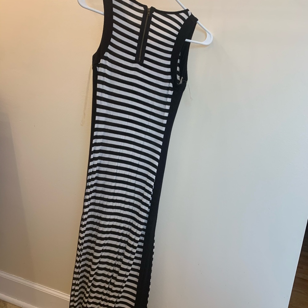 Floor length black and off white strip dress 4/$20 💜